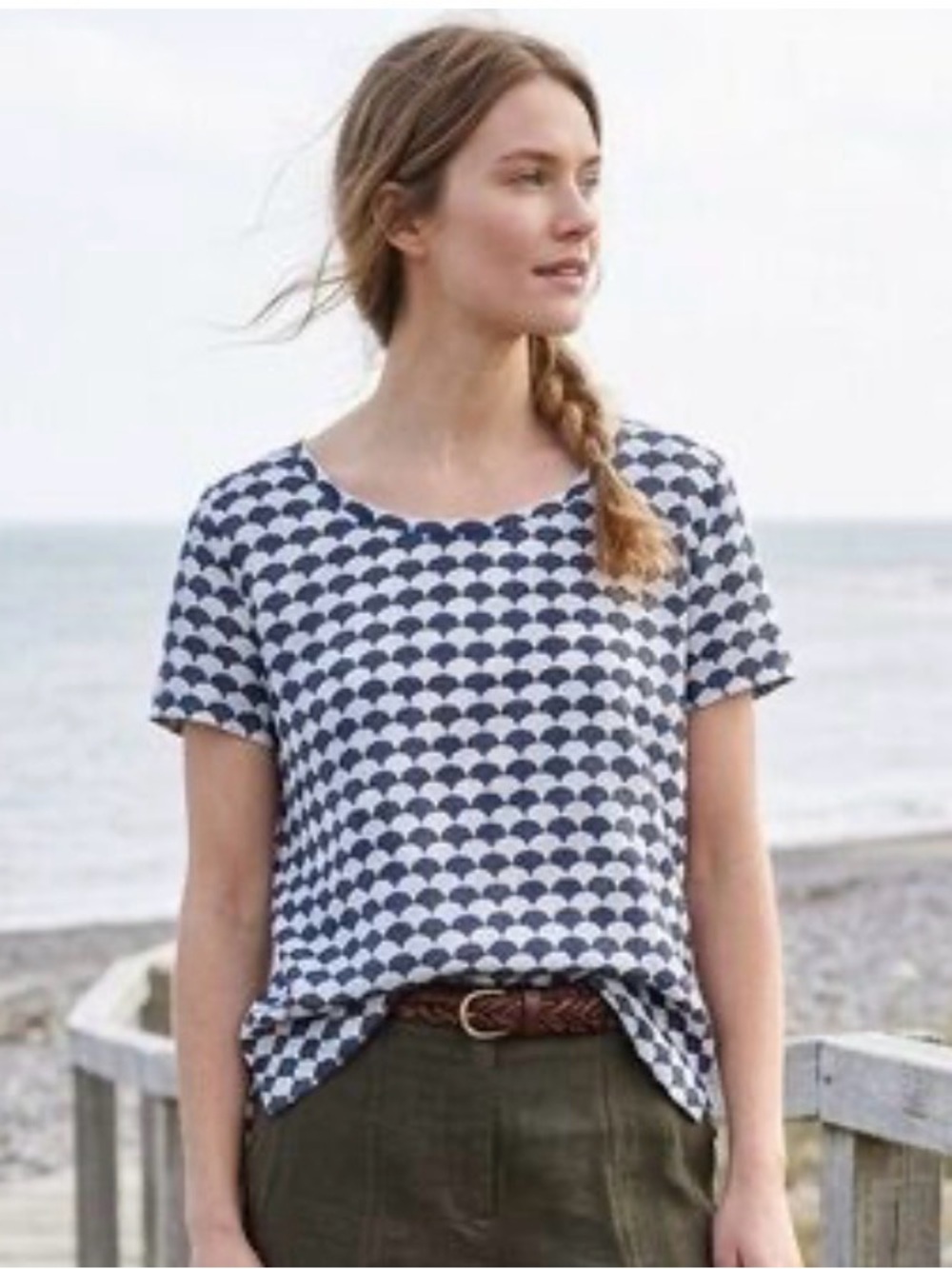 Ann Taylor XL Silk Navy and White Scoop Neck Patterned Short Sleeve Top Office